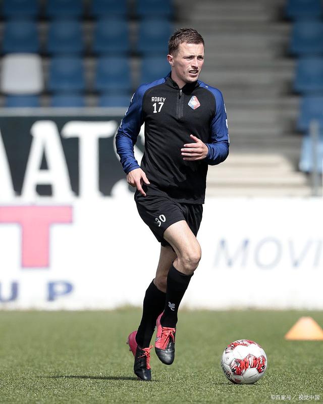 今晨体能课后,费耶诺德状态回暖备战法甲,更衣室稳定,临场指挥获称赞的简单介绍 今晨体能课后,费耶诺德状态回暖备战法甲,更衣室稳定,临场指挥获称赞的简单介绍